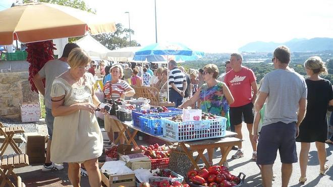 60 expositores participan en la feria del pimiento de Isla