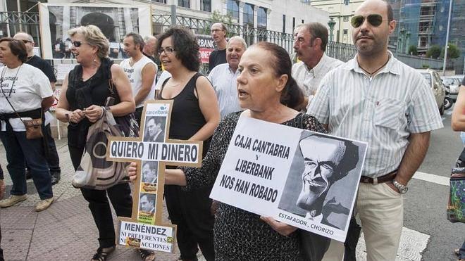 Los afectados por preferentes de Cantabria quieren demandar penalmente