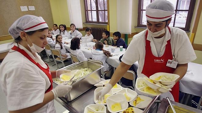 Los menús escolares solo se han encarecido un 6%, replica Serna