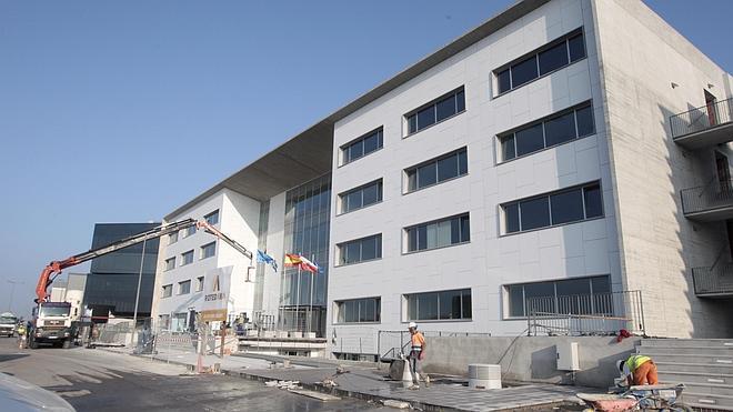 La Universidad del Atlántico abre sus puertas con ocho grados y 350 alumnos