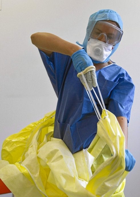 Valdecilla se entrena contra el ébola