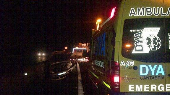 Fallece un hombre en Santullán atropellado por varios coches tras una colisión