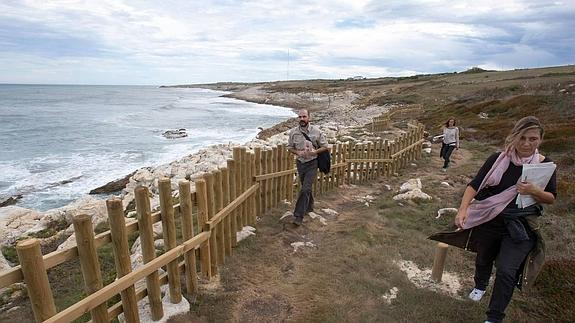 El Ayuntamiento plantea a Costas modificaciones en la Senda Litoral