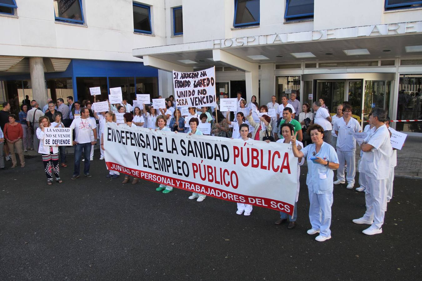 Nueva concentración de los trabajadores del Hospital de Laredo