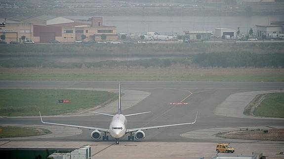 La niebla obliga a desviar cuatro vuelos de Parayas a Bilbao