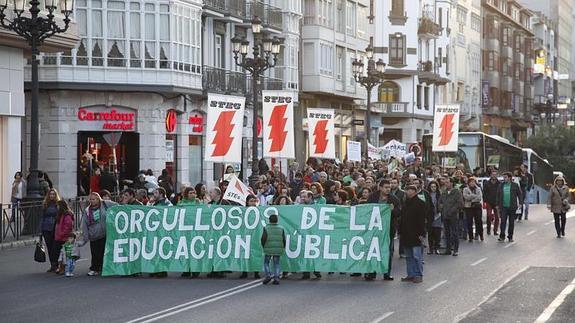 Convocan una 'marea verde' contra la Lomce y la denegación de 3.000 becas de comedor