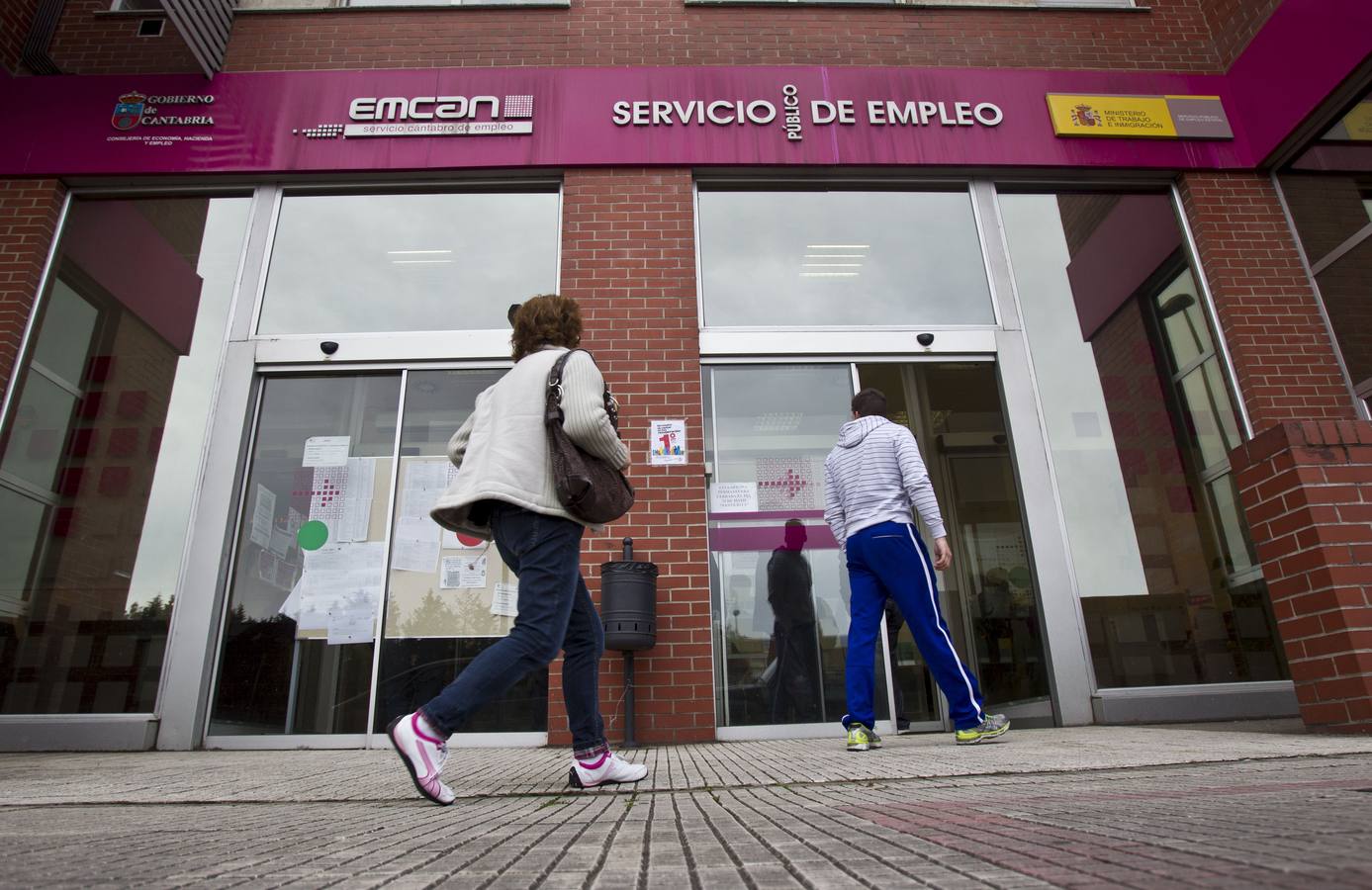 La mitad de los parados cántabros no recibe ninguna prestación