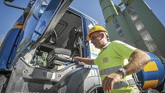 El paro asoma por debajo de las piedras