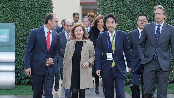 Sáenz de Santamaría propone un tratado de libre comercio entre la UE y Japón