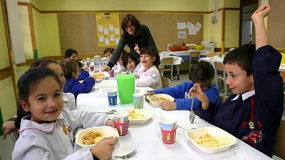 La jornada continua reduce la demanda en los comedores escolares, cada vez más caros