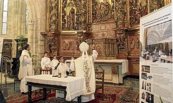 El retablo gótico de la Virgen de Belén ya resplandece en la iglesia de Laredo