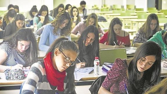 Las carreras más demandadas disparan la exigencia de nota para matricularse