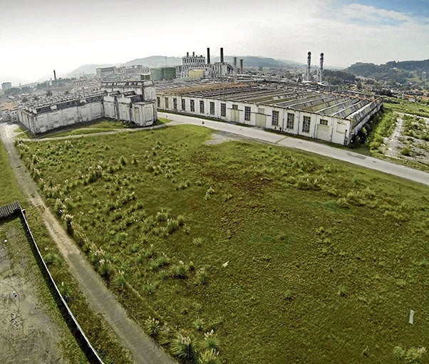 Un estudio encargado por Sniace valora sus terrenos no industriales en 17,7 millones