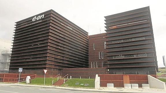 El Gobierno dice que el proyecto de la central de Aguayo no corre peligro y la oposición lo duda