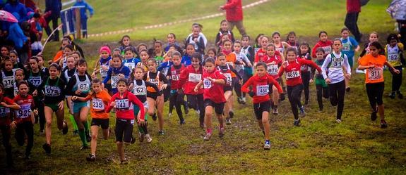 La multitud entre el barro