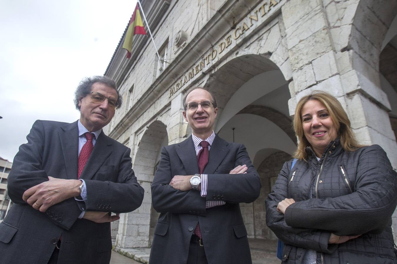 El Parlamento de Cantabria rinde homenaje a la Asociación de la Prensa y el Ateneo