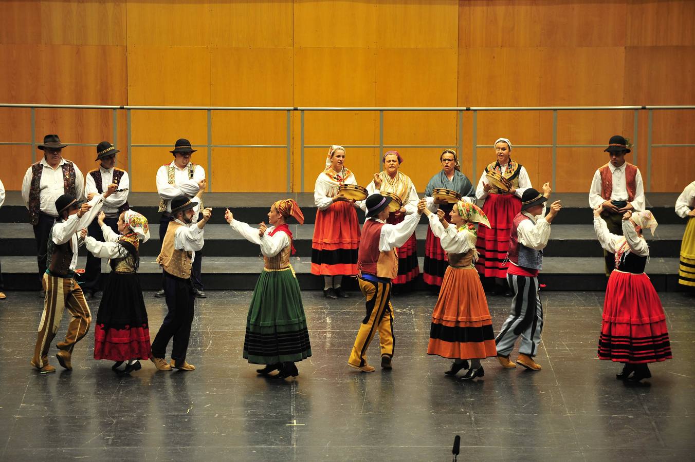 Once escuelas de folclore de Cantabria actuarán este viernes en el Casyc