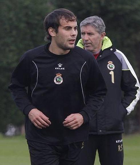 Adán viaja con el equipo a Tenerife