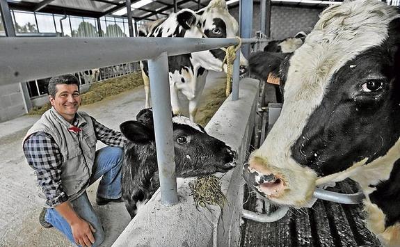Cientos de benefactores se vuelcan con un ganadero que lo perdió todo en un incendio