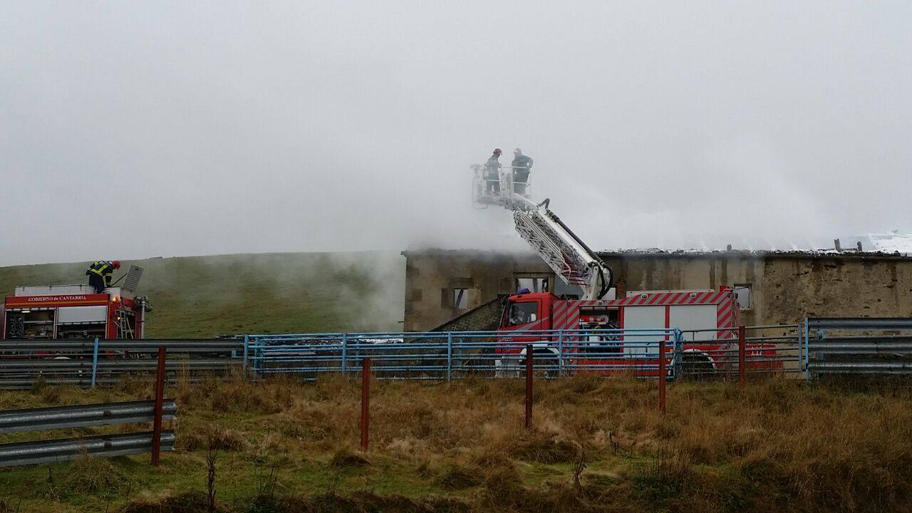 Tres incendios dejan una cabaña calcinada en Soba y daños viviendas de Reinosa y Cabuérniga
