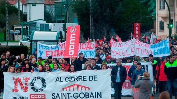 Toda la plantilla de Saint Gobain secunda la jornada de paro