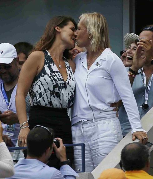 Navratilova, boda con una miss