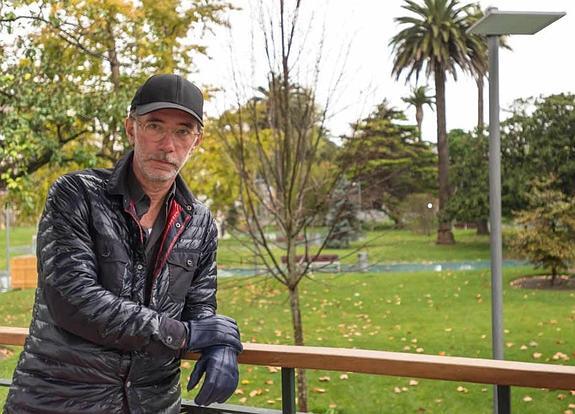 El artista Carsten Höller abrió anoche su puerta de luz en los Jardines de Pereda