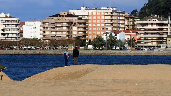 Las mareas se comen el 'coloso de arena'