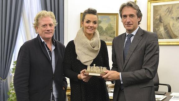 El alcalde felicita a Beatriz Fernández por su "brillante actuación" en el Europeo de Balonmano