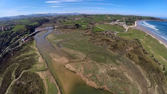 Los ecologistas denuncian "nuevas agresiones" al parque natural de Oyambre