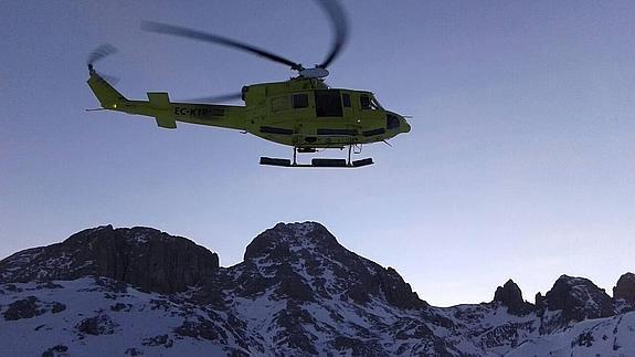 Muere un montañero en los Picos de Europa tras caer desde 60 metros