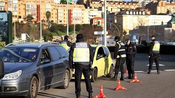 El operativo de seguridad por el atentado de París se deja sentir en Santander