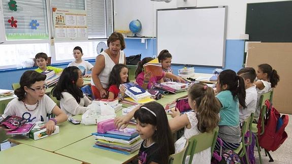 Educación abre mañana la convocatoria de 500 becas para formación del profesorado