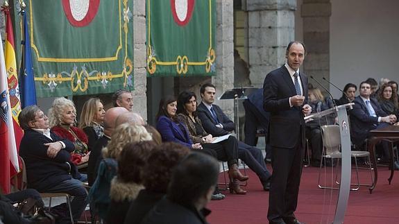 Gobierno, sindicatos y profesionales sellan el 'Pacto por la Sanidad' de Cantabria