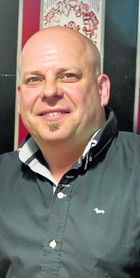 El "bartender" cántabro Óscar Solana, en la final nacional de Ron Bacardí