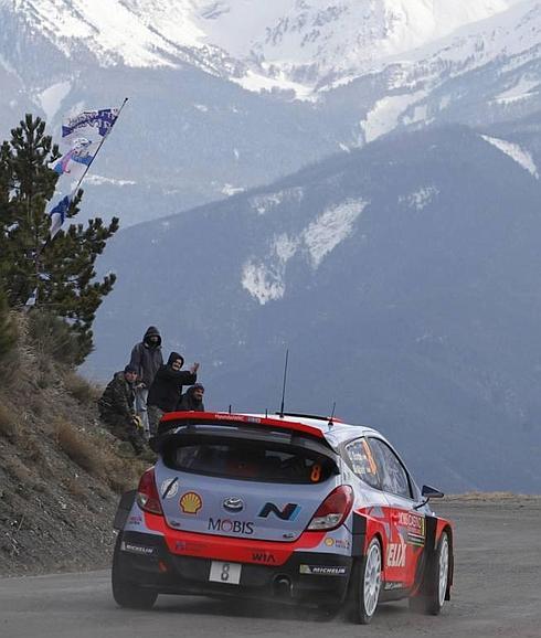 Sordo remonta hasta la quinta posición