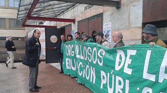 La Plataforma en Defensa de la Enseñanza Pública pide a Diego una reunión