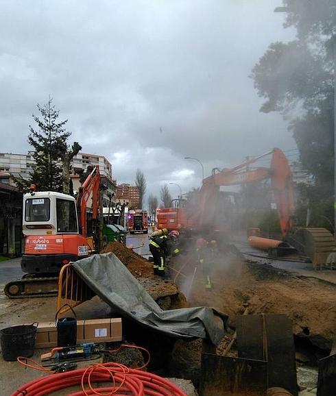 Una pala excavadora provoca una fuga de gas en Laredo