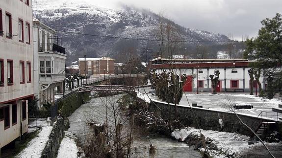 Espectacular nevada en el Alto Asón