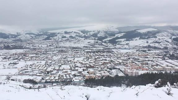 Cortes de carreteras, luz y teléfono en Los Corrales