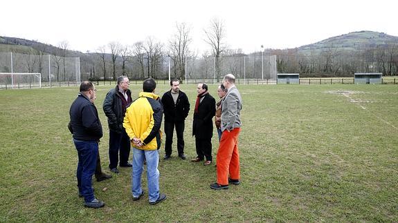 Remodelan el campo de fútbol de Villafufre