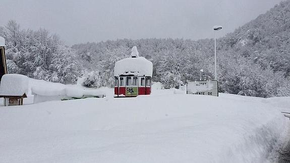 La nevada mantiene incomunicados a muchos pueblos de Liébana