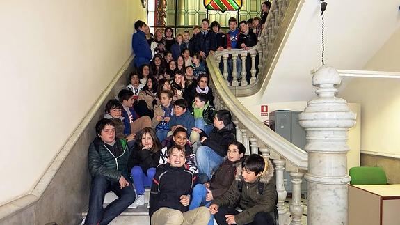 Alumnos franceses de intercambio con el IES Marqués de Santillana visitan el Ayuntamiento