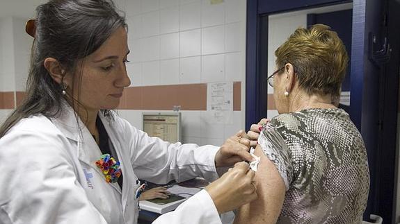 Una nueva muerte eleva a tres las víctimas por la epidemia de gripe en Cantabria