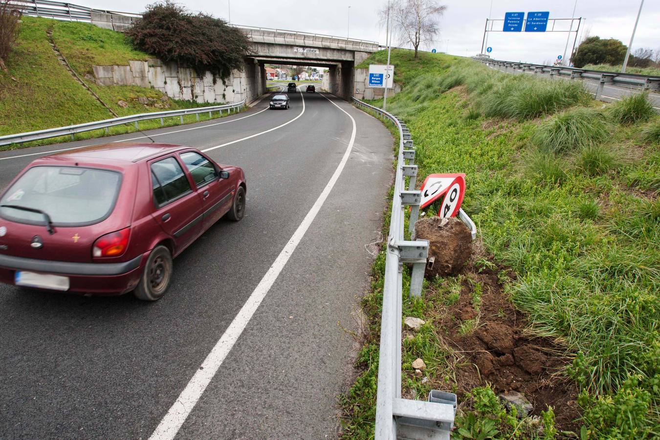 Fallece un hombre de 76 años tras volcar su todoterreno en Igollo