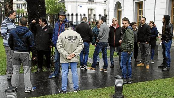 Denuncian la "llamativa" contratación de familiares de concejales de Laredo