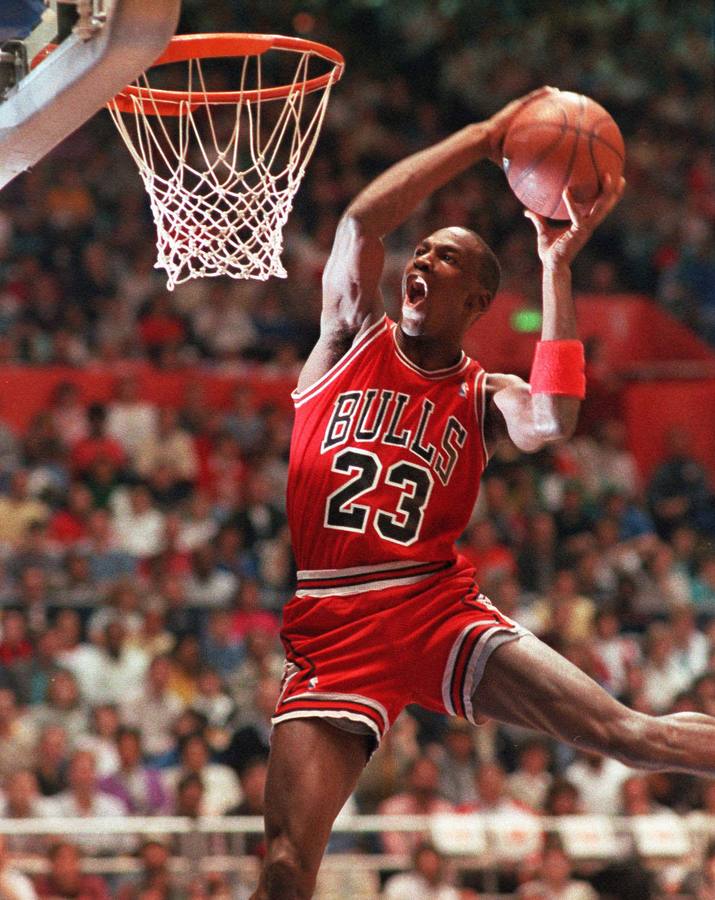 carga enaguas baloncesto Michael Jordan cumple 52 años | El Diario Montañes