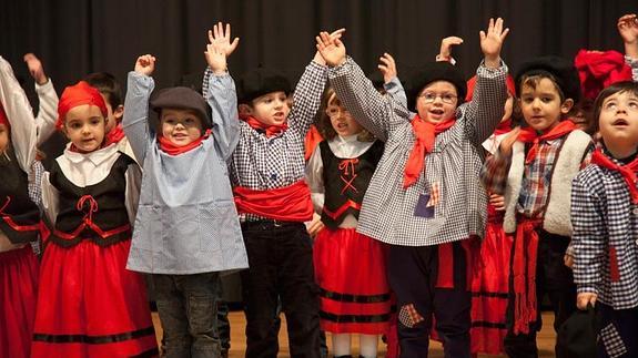 Los escolares del valle se reúnen el jueves para cantar las marzas
