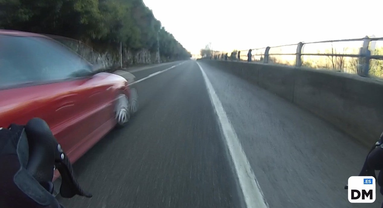 Carteles gigantes para proteger a los ciclistas