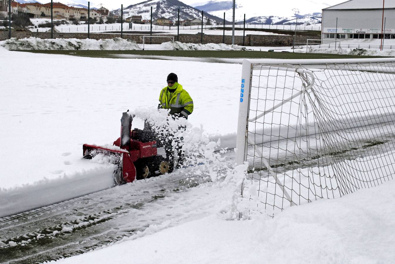 El Ayuntamiento contrata a 12 parados para retirar la nieve y reparar los desperfectos del temporal